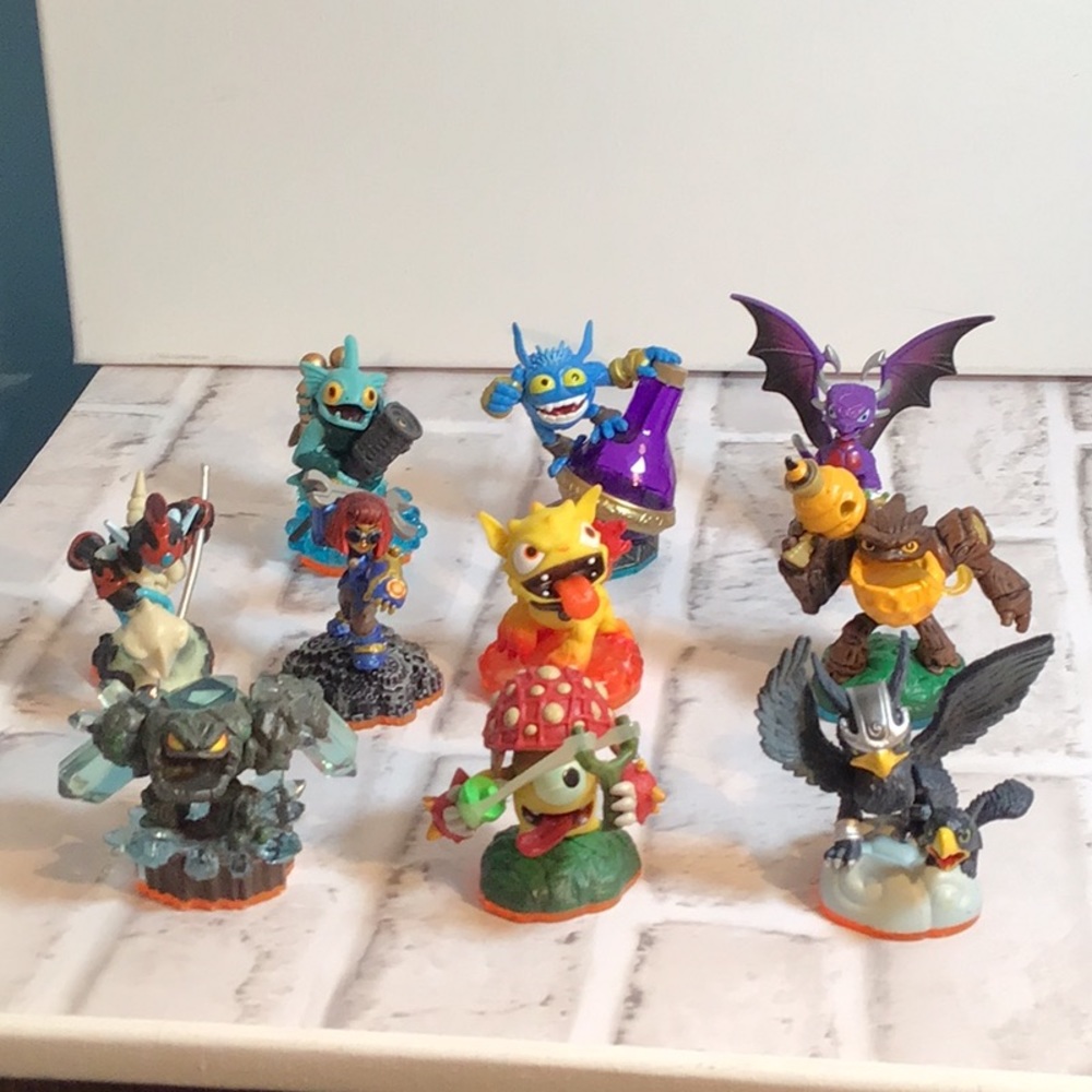 Skylanders lot of 10